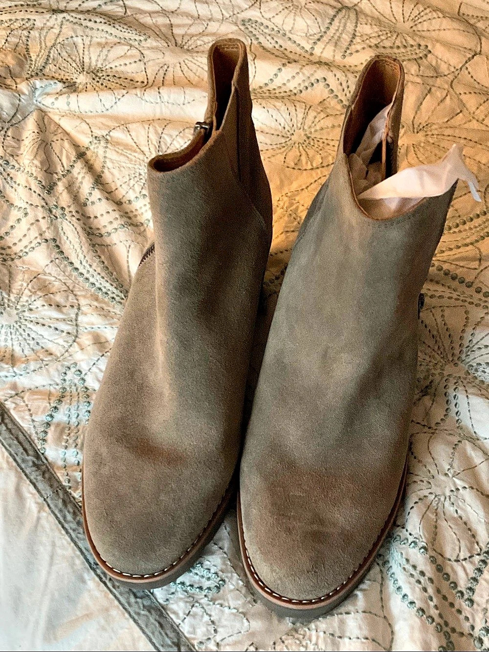 Vionic Women's taupe Ankle Boots Like New